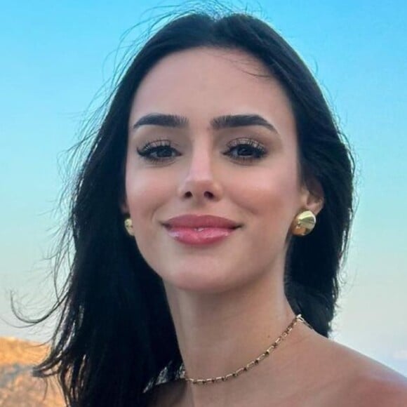 Bruna Biancardi usa look confortável em chá de bebê da filha