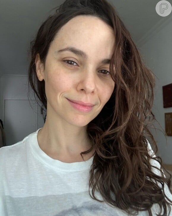 Débora Falabella sem maquiagem: atriz da novela 'Terra e Paixão' recebeu muitos elogios de fãs e amigos famosos