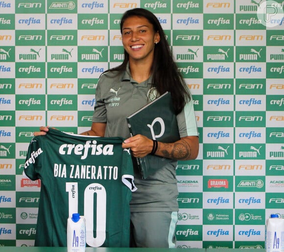 Bia Zaneratto atualmente joga pelo Palmeiras