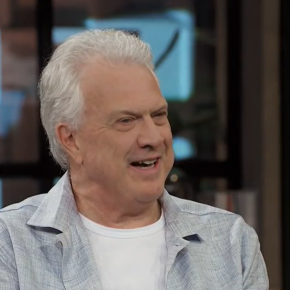 Pedro Bial adorou entrevistar a atriz revelação da novela 'Vai na Fé' Clara Moneke.