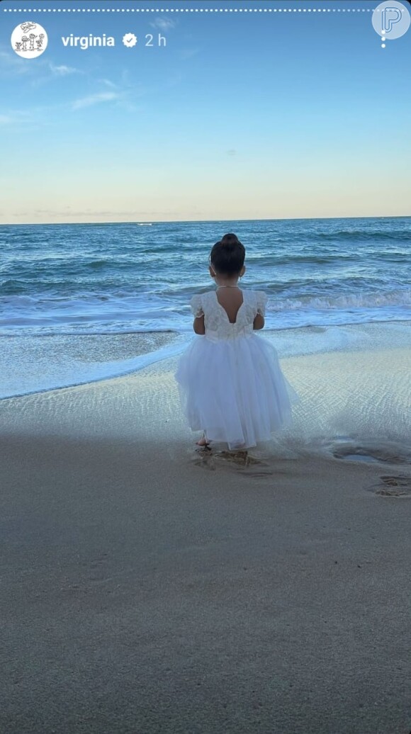 Após a cerimônia, Virgínia ainda mostrou como Maria Alice estava encantada com o casamento da família acontecendo na praia.
