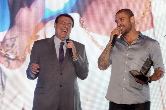 O cantor Diogo Nogueira também foi contemplado com um dos troféus na noite