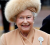 Príncipe Harry e Meghan Markle assustam internautas após site oficial do casal revelar que Rainha Elizabeth II está viva