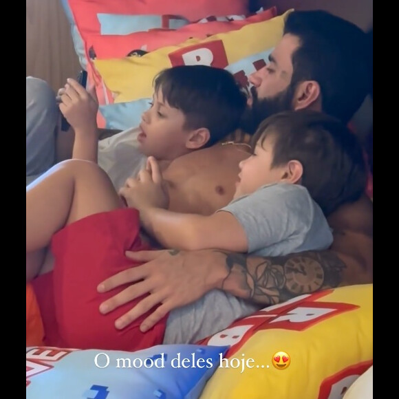 Filhos de Andressa Suita e Gusttavo Lima surgiram em fotos com o cantor para comemorar o Dia dos Pais
