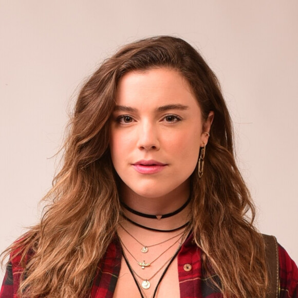Alice Wegmann foi acusada de 'atravancar' as negociações para a continuidade de 'Rensga Hits!', segundo a colunista Fábia Oliveira, do Metrópoles