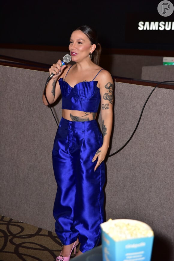 Besouro Azul: Priscilla Alcantara escolheu um look todo azul para combinar com o filme