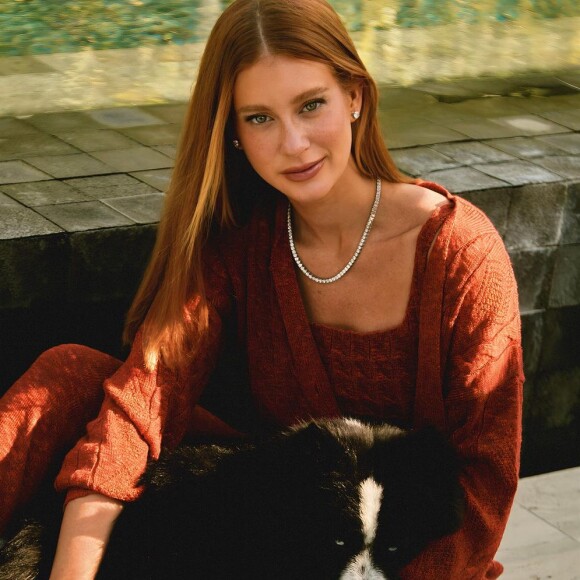 Marina Ruy Barbosa e Sig o seu pet de estimação