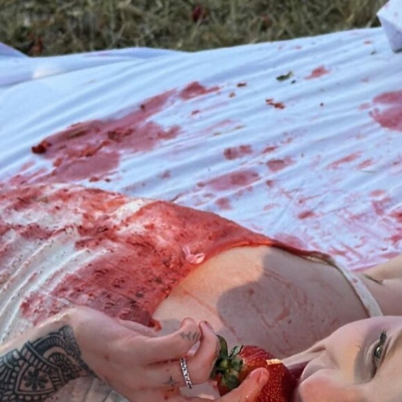 Luísa Sonza quis falar se sexo de uma forma diferente na sua nova música, mas o marketing não deu muito certo.