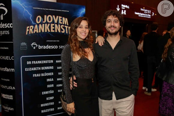 Thati Lopes e George Sauma compareceram à sessão para convidados do musical 'O Jovem Frankenstein'