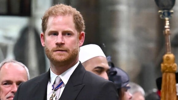 Sem Meghan Markle e sem abrigo! Príncipe Harry deixa EUA e volta sozinho para Reino Unido. Entenda!