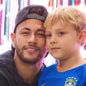 Neymar mostrou que jantou com Davi Lucca no aniversário do menino