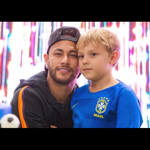 Neymar mostrou que jantou com Davi Lucca no aniversário do menino