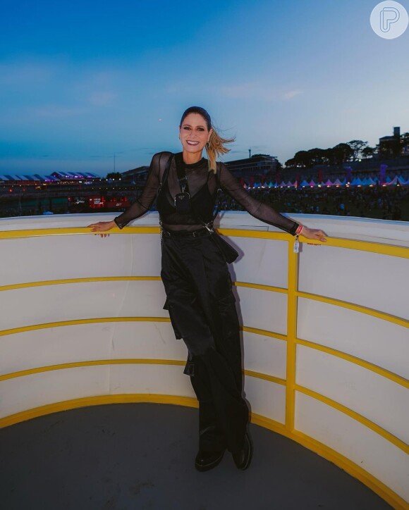 Look preto e estiloso foi aposta da apresentadora Didi Wagner em festival