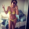 Fernanda Souza mostrou barriga chapada ao usar biquíni em foto publicada no Instagram