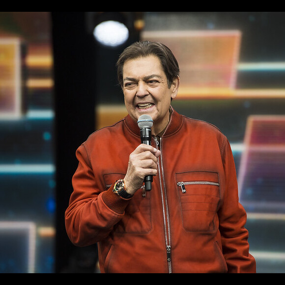 Fausto Silva decidiu deixar a TV na véspera do transplante de coração; no dia, apresentador ainda não sabia que seria operado um dia depois