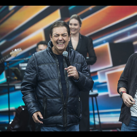 Fausto Silva ao lado do filho Rodrigo no 'Faustão na Band'