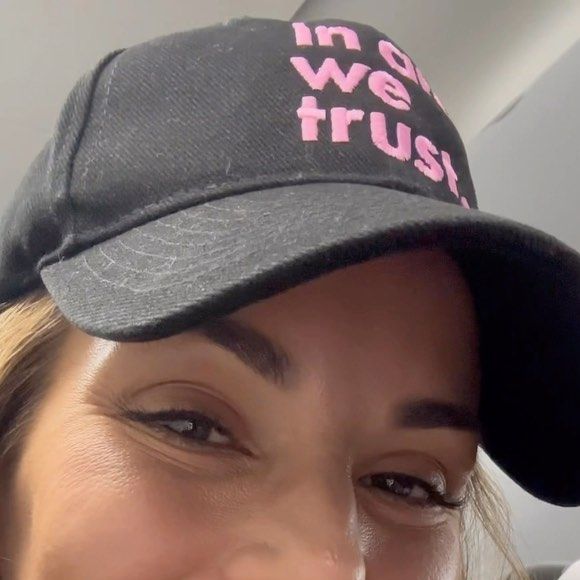 Ana Furtado: 'Falta um mês pra eu terminar de tomar o meu bloqueador hormonal e ser considerada totalmente curada. Vitória tá ali, oh! Pertinho!'