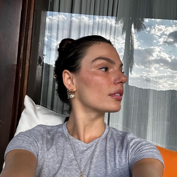 Isis Valverde foi questionada sobre a possibilidade de ter mais um filho: 'Eu gostaria. Mas depende do rumo que as coisas forem tomando'