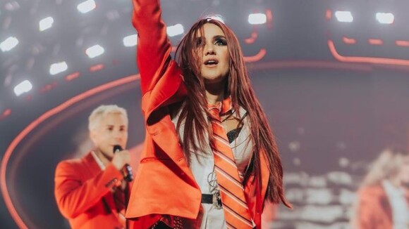 Dulce María usa acessório criado por brasileiro em shows do RBD em turnê mundial. 'É mágico', revela stylist