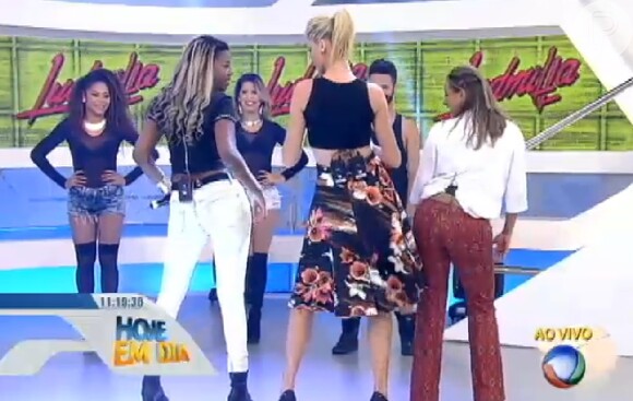 Ana Hickmann dançou no 'Hoje em Dia' ao lado da funkeira MC Ludmilla e da repórter Renata Alves