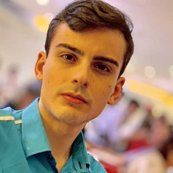 Dudu Camargo teria apresentado quadro de profundo abatimento ao deixar o SBT. 'Sair do SBT é como se eu tivesse saído da minha família, né!? Que rompe os laços com a família momentaneamente, mas que sempre vai ter a gratidão e o sentimento positivo', afirmou