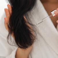 Salve o seu cabelo da quebra rompendo com esses 5 hábitos