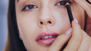 Lápis de olho colorido: 5 opções diferentes para fugir do preto básico