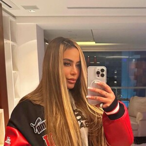 Rafaella Santos costuma usar looks fashions e cabelo com megahair