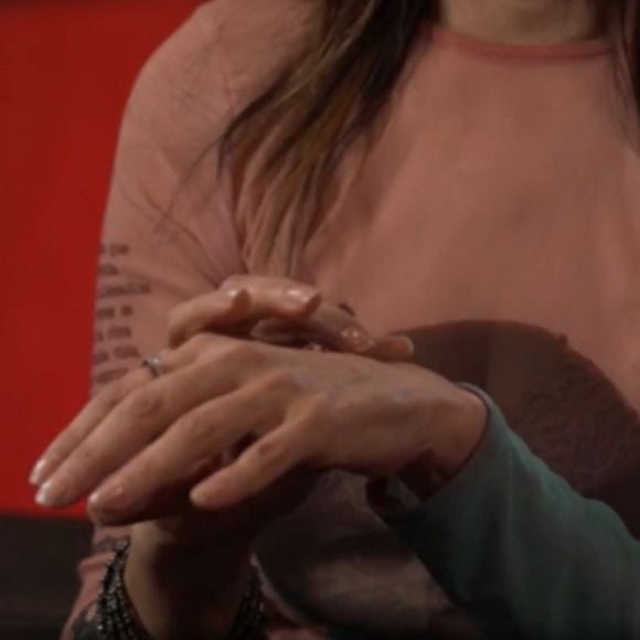 Letícia Sabatella explicou que em alguns momentos também é muito sensível ao toque