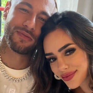 Neymar está atualmente namorando Bruna Biancardi, mas vive uma 'vida de solteiro'