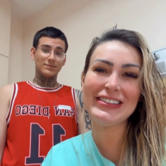 Andressa Urach confirmou internação através do perfil do filho, Arthur, nesta quinta-feira (21)