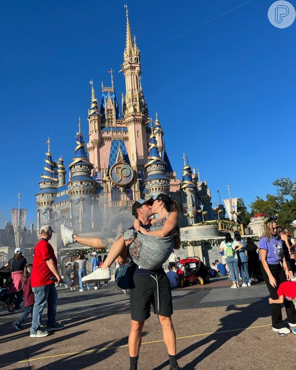 Rebeca Abravanel e Alexandre Pato esperam o primeiro filho. Casal se relaciona desde 2018