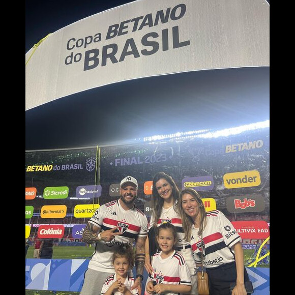 Rebeca Abravanel foi ao Morumbi e viu Alexandre Pato ser campeão da Copa do Brasil