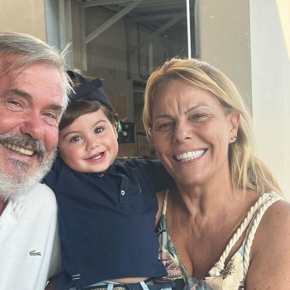 Mãe e padrasto de Sthefany Brito sofreram um acidente de carro no final de julho de 2023