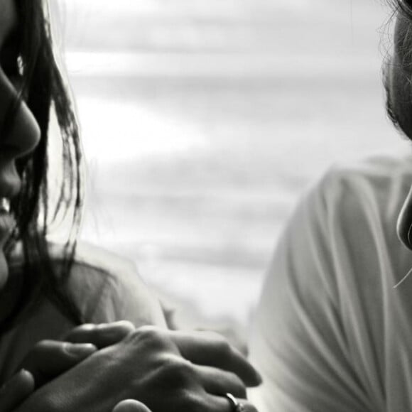 Romulo Neto e Mari Saad estão noivos: ator revelou desejo de ter casamento na praia