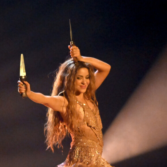Britney Spears disse ter se inspirado em Shakira, que dançou com facas no VMA recentemente 