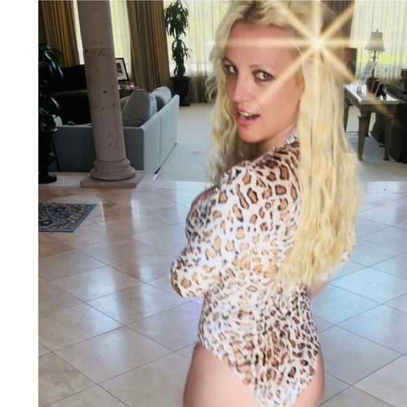 Britney Spears protestou na época: 'Eu amo e adoro meus fãs, mas dessa vez, as coisas foram um pouquinho longe e minha privacidade foi invadida'