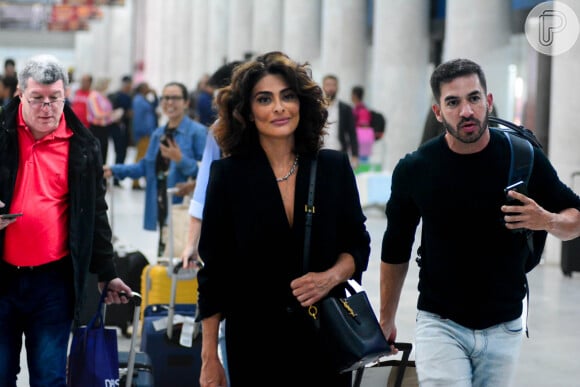 Juliana Paes usa bolsa tiracolo de couro da grife Yves Saint Laurent avaliada em 25 mil reais para compor aerolook