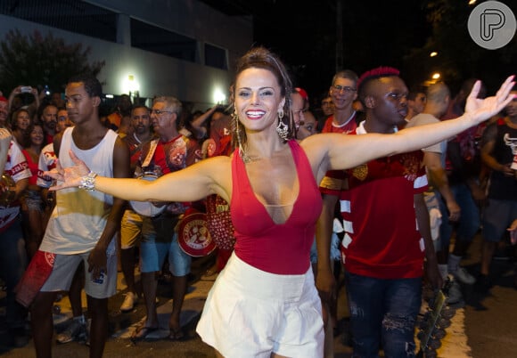 Viviane Araújo samba muito durante ensaio do Salgueiro, no Rio, nesta quarta-feira, 14 de janeiro de 2015