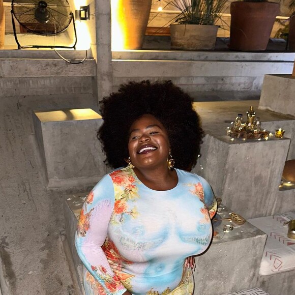 Jojo Todynho adota cabelo black power e é comparada a Elza Soares