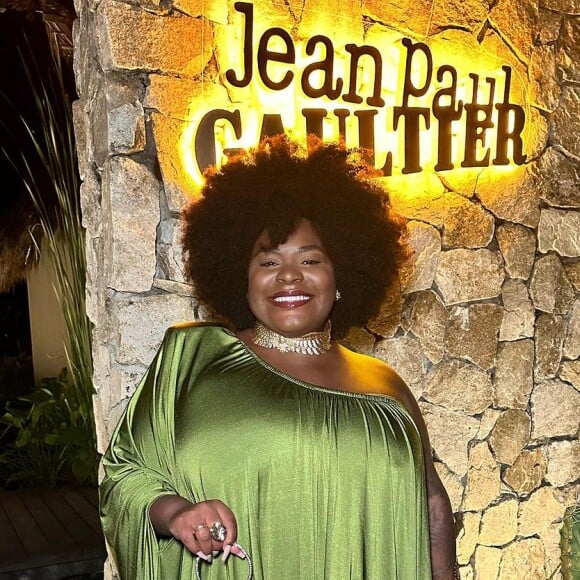 Jojo Todynho ostenta com vestido de luxo e cabelo natural em evento da Jean Paul Gaultier