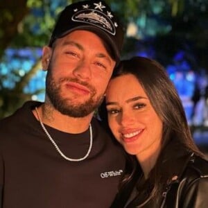 Bruna Biancardi dá entrada em maternidade sem Neymar