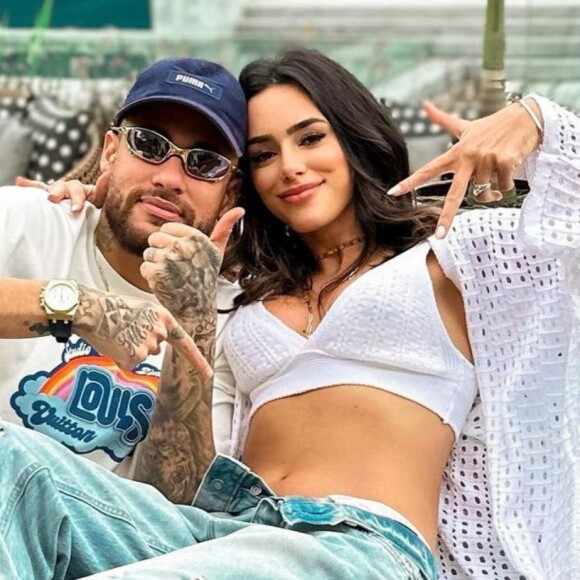 Neymar está viajando para o Brasil para ver a filha