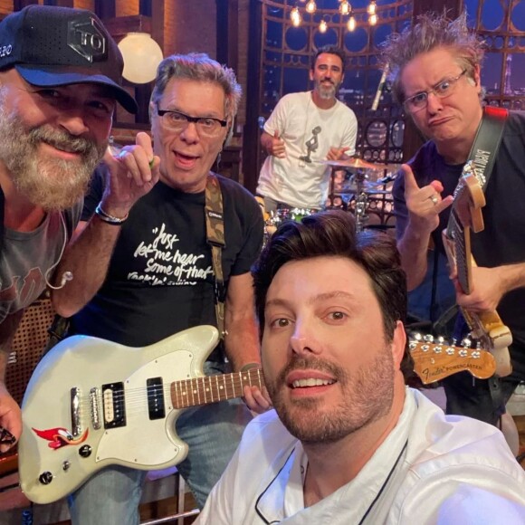 Mingau e o Ultraje a Rigor integram o elenco do 'The Noite' com Danilo Gentili