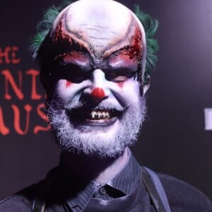 André Nicolau caprichou na maquiagem de palhaço assassino para ir na Festa de Halloween da 'The Haunted Haus'