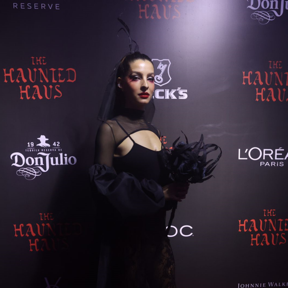 Festa de Halloween da 'The Haunted Haus': Michele Batista foi como noiva cadáver em look all black