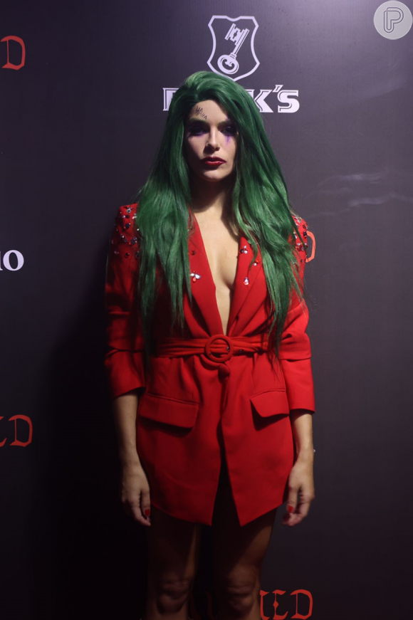 Look de coringa da atriz Isabella Santoni na Festa de Halloween da 'The Haunted Haus'