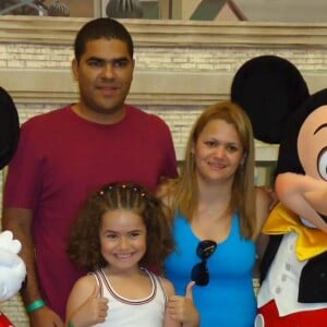 Maisa Silva e os pais em uma foto antiga