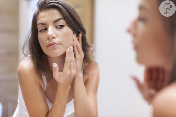 Quem tem pele oleosa e com acne pode perceber piora da aparência das espinhas no verão