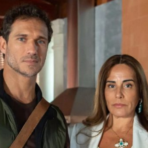 Em Terra e Paixão, Irene (Gloria Pires) e Vinicius (Paulo Rocha) serão vistos por Antônio (Tony Ramos) em motel